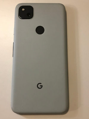 Pixel 4a mit dbarnad Skin in Pastel Black